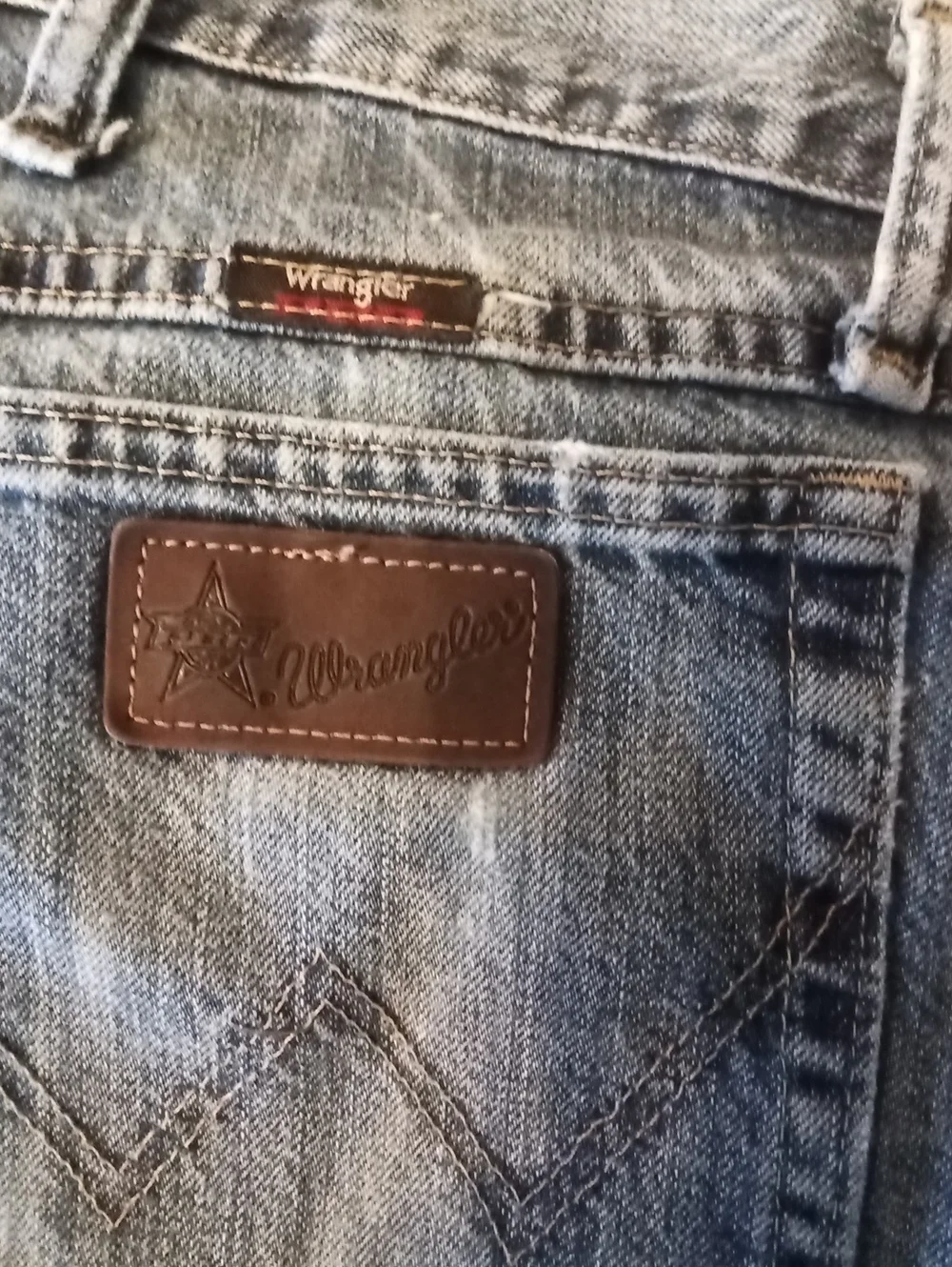 Wrangler Men's Medium Blue Relaxed Denim Jeans